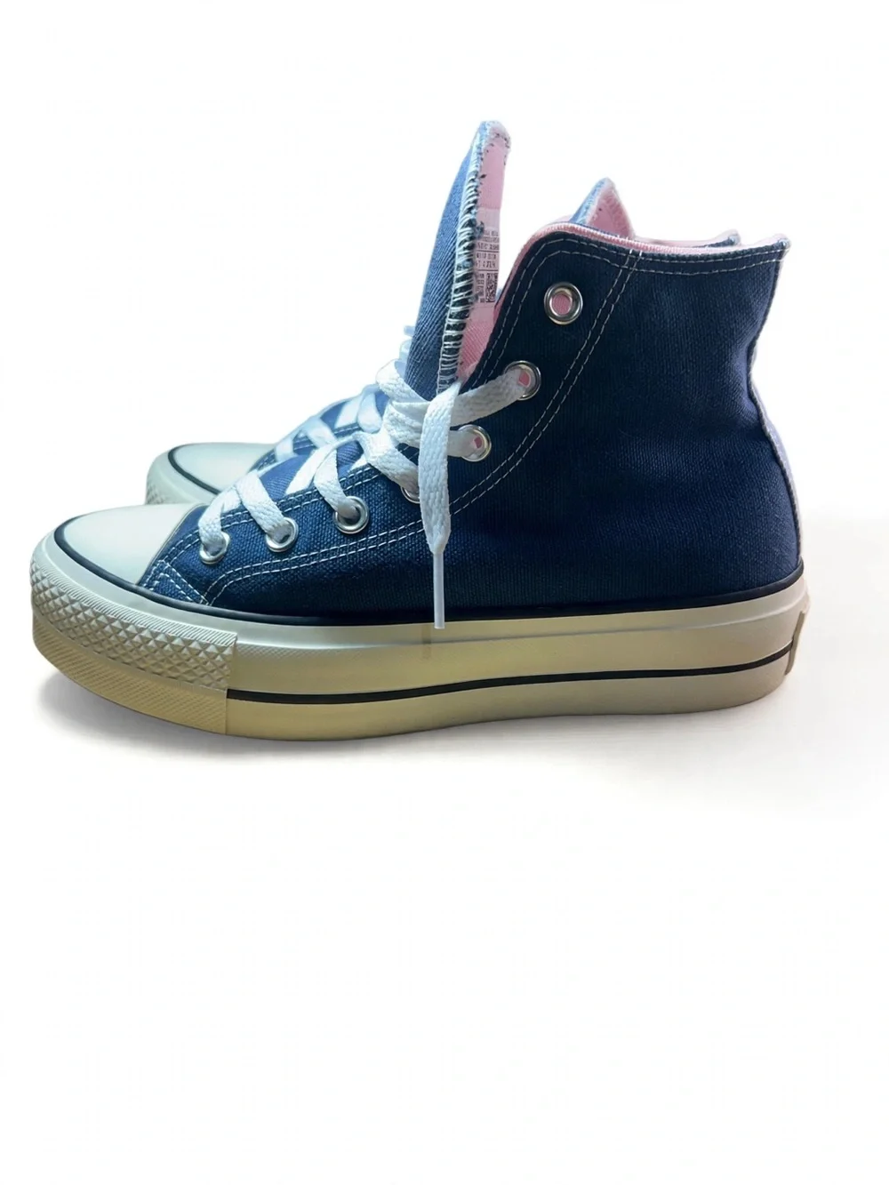 Classic High-Top Converse all stars Sneakers in Navy with Pink Lining
